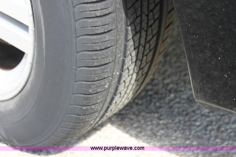 image for item H2085 2003 Ford Windstar SE van