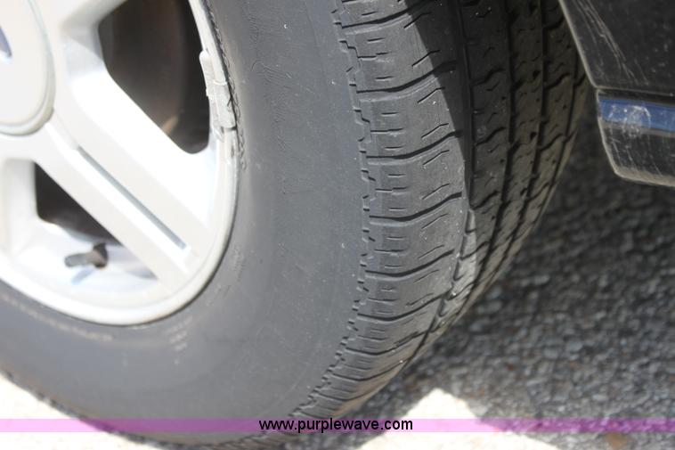 image for item H2085 2003 Ford Windstar SE van