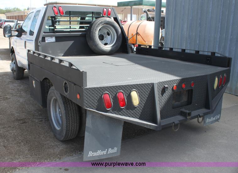 image for item H2087 2005 Ford F350 Super Duty XL SuperCab flatbed truck