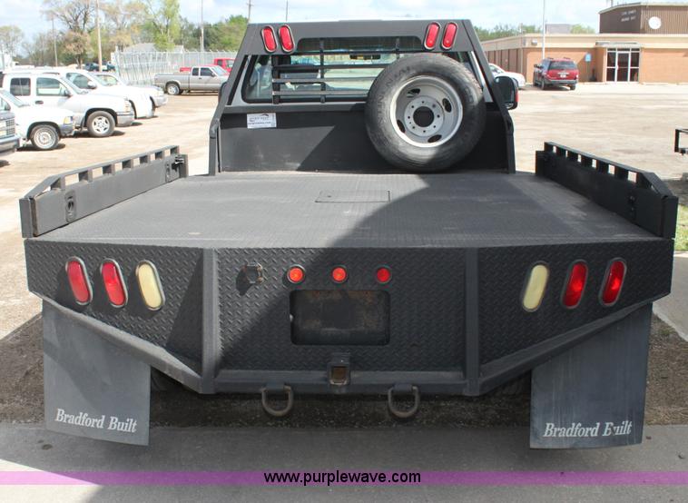 image for item H2087 2005 Ford F350 Super Duty XL SuperCab flatbed truck