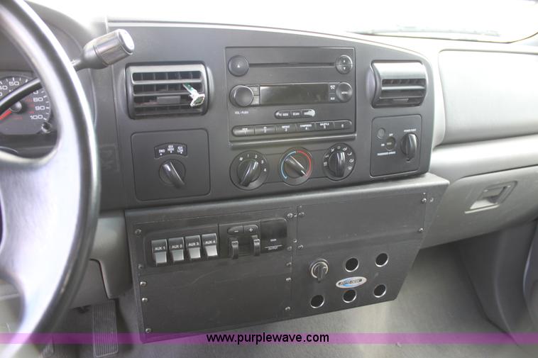 image for item H2087 2005 Ford F350 Super Duty XL SuperCab flatbed truck