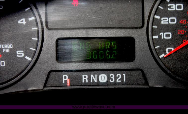 image for item H2087 2005 Ford F350 Super Duty XL SuperCab flatbed truck