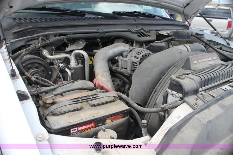 image for item H2087 2005 Ford F350 Super Duty XL SuperCab flatbed truck