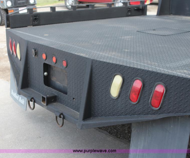 image for item H2087 2005 Ford F350 Super Duty XL SuperCab flatbed truck