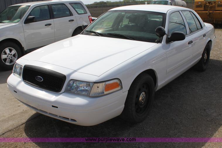 image for item H2089 2010 Ford Crown Victoria Police Interceptor
