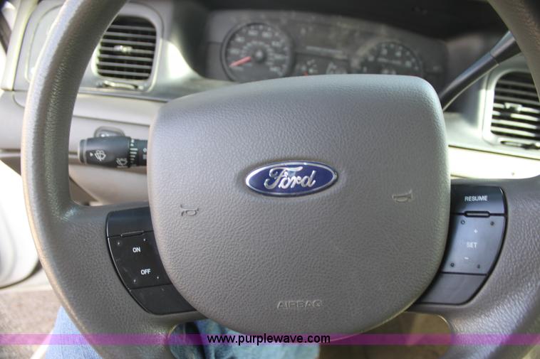 image for item H2089 2010 Ford Crown Victoria Police Interceptor