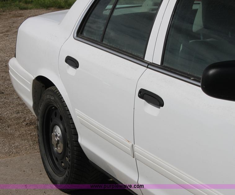 image for item H2089 2010 Ford Crown Victoria Police Interceptor