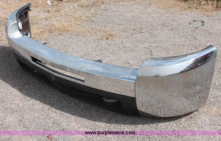 image for item H5650 2007 Chevrolet 1500 front bumper
