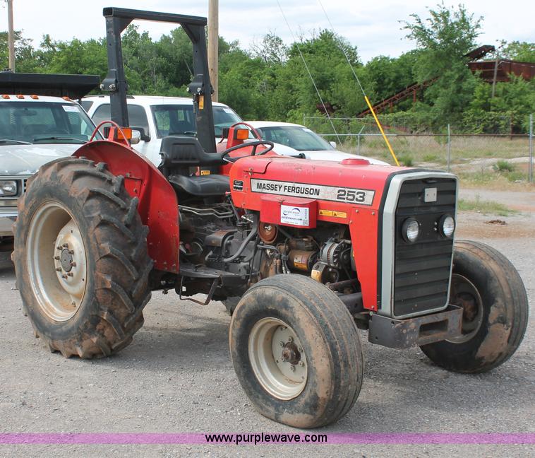 image for item H5654 1995 Massey-Ferguson 253 tractor