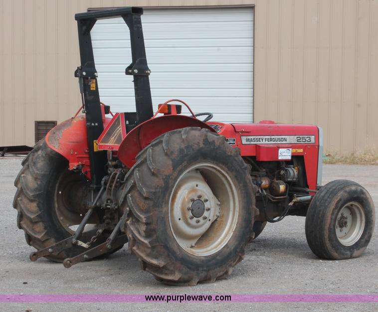 image for item H5654 1995 Massey-Ferguson 253 tractor