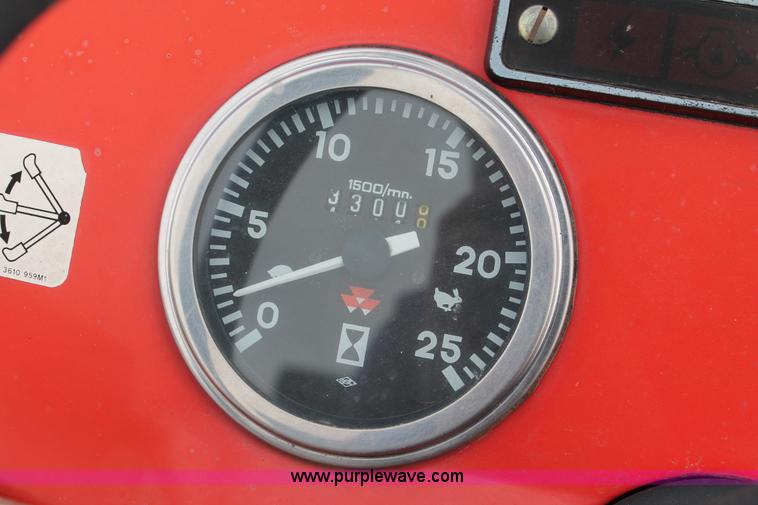 image for item H5654 1995 Massey-Ferguson 253 tractor