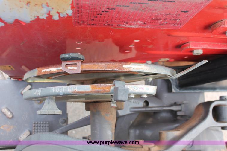 image for item H5654 1995 Massey-Ferguson 253 tractor