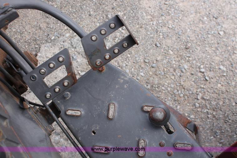 image for item H5654 1995 Massey-Ferguson 253 tractor