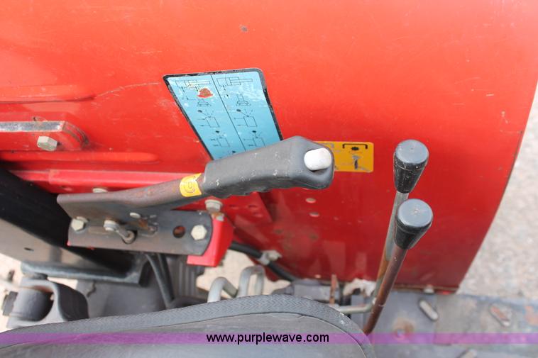 image for item H5654 1995 Massey-Ferguson 253 tractor