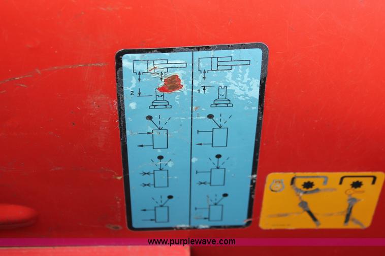 image for item H5654 1995 Massey-Ferguson 253 tractor