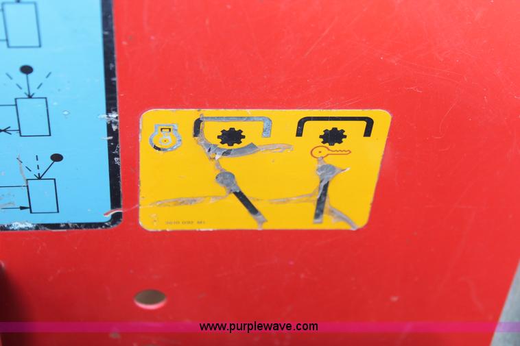 image for item H5654 1995 Massey-Ferguson 253 tractor