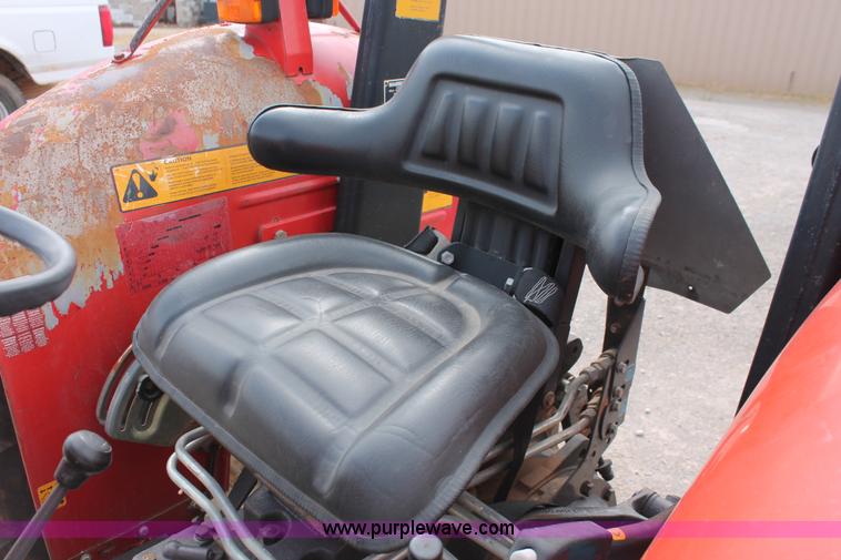 image for item H5654 1995 Massey-Ferguson 253 tractor