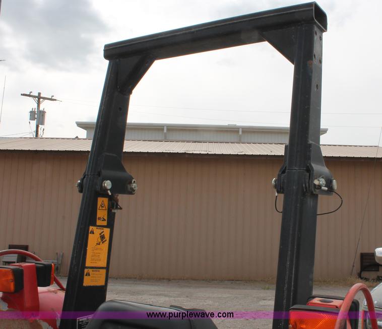 image for item H5654 1995 Massey-Ferguson 253 tractor