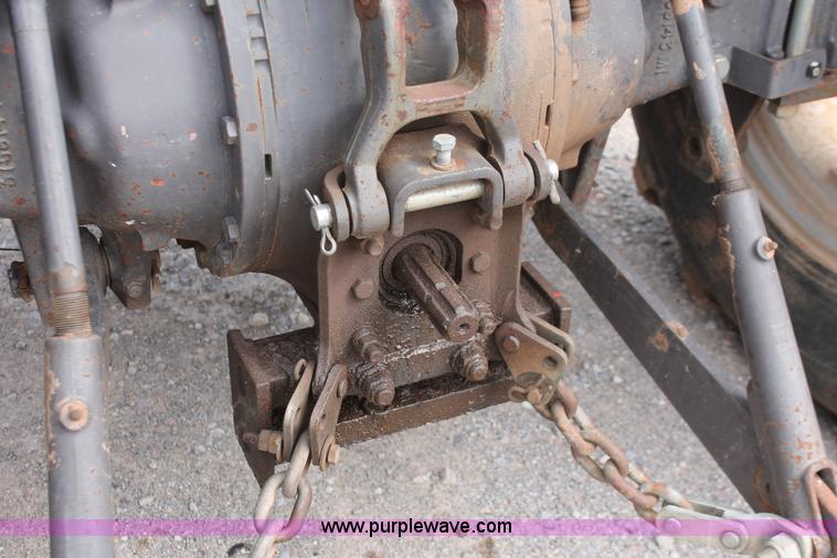 image for item H5654 1995 Massey-Ferguson 253 tractor