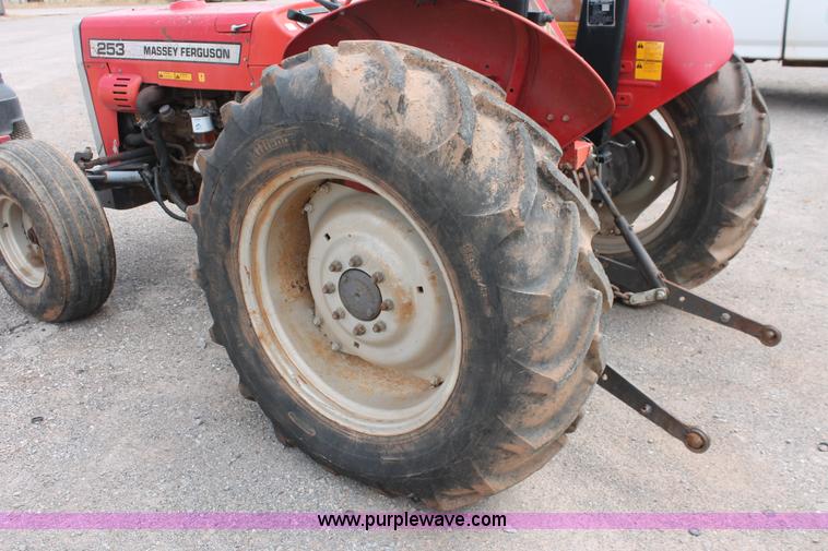 image for item H5654 1995 Massey-Ferguson 253 tractor