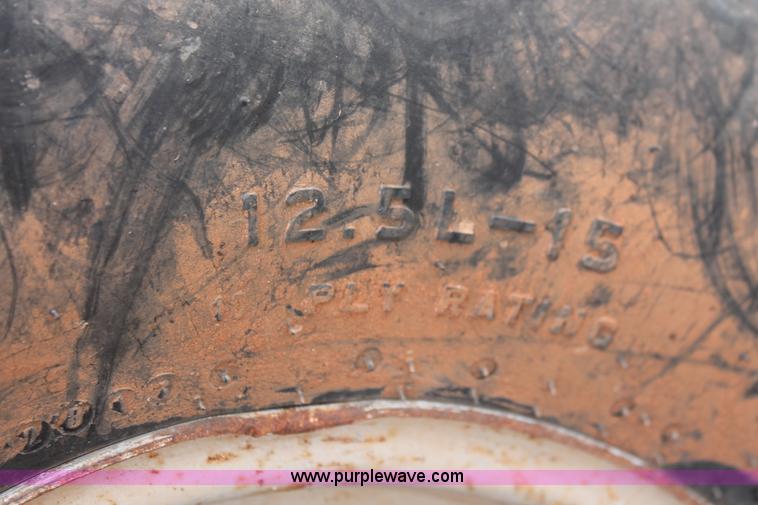 image for item H5654 1995 Massey-Ferguson 253 tractor