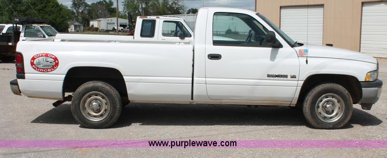 image for item H5656 1999 Dodge Ram 1500 pickup truck