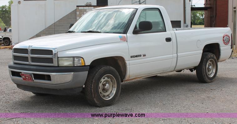 image for item H5656 1999 Dodge Ram 1500 pickup truck