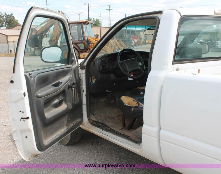 image for item H5656 1999 Dodge Ram 1500 pickup truck