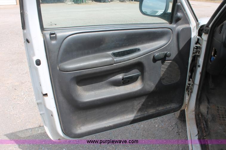 image for item H5656 1999 Dodge Ram 1500 pickup truck