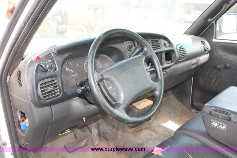image for item H5656 1999 Dodge Ram 1500 pickup truck