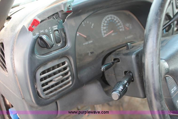 image for item H5656 1999 Dodge Ram 1500 pickup truck