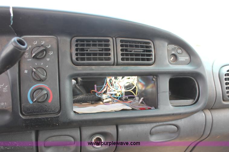 image for item H5656 1999 Dodge Ram 1500 pickup truck