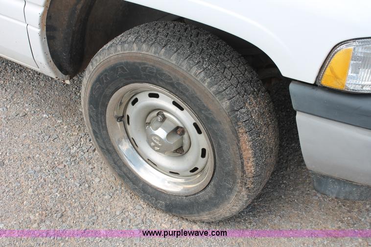 image for item H5656 1999 Dodge Ram 1500 pickup truck