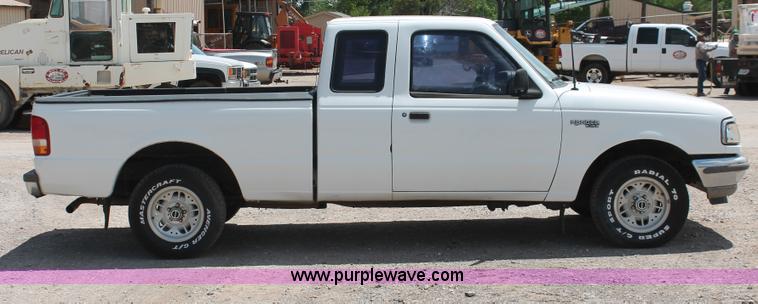 image for item H5660 1994 Ford Ranger XLT SuperCab pickup truck