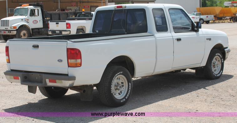 image for item H5660 1994 Ford Ranger XLT SuperCab pickup truck
