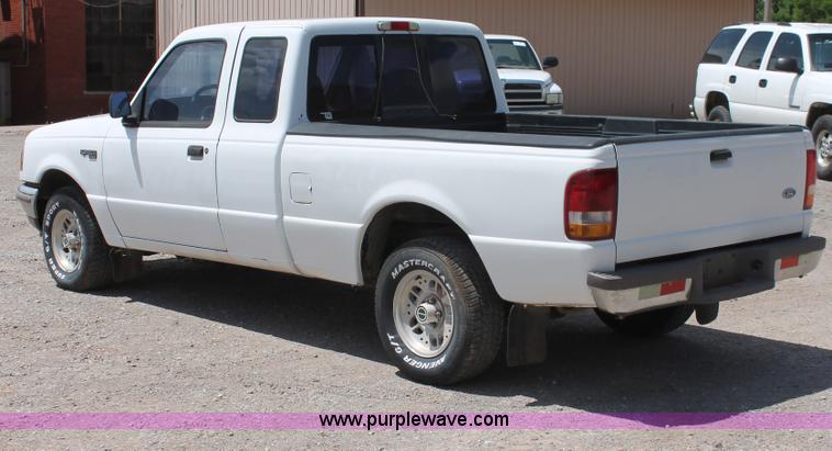 image for item H5660 1994 Ford Ranger XLT SuperCab pickup truck