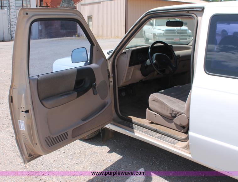 image for item H5660 1994 Ford Ranger XLT SuperCab pickup truck