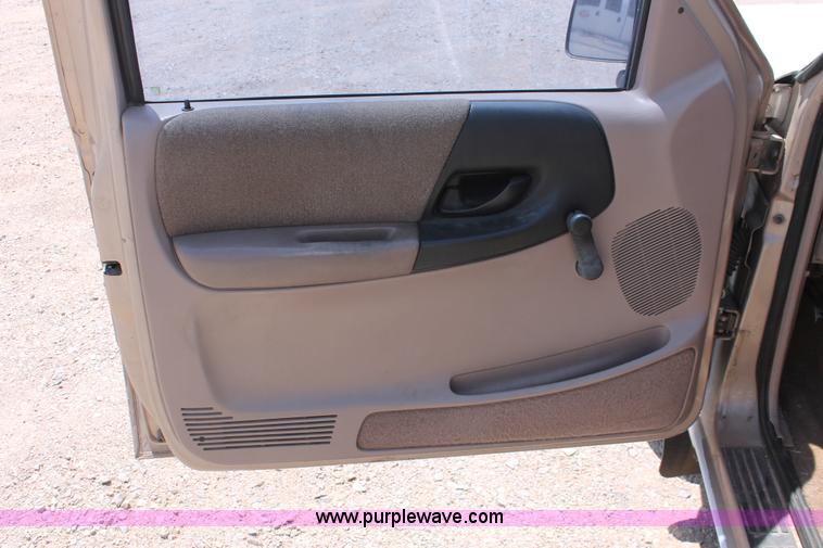 image for item H5660 1994 Ford Ranger XLT SuperCab pickup truck