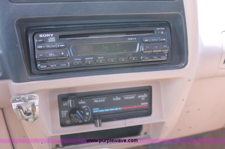 image for item H5660 1994 Ford Ranger XLT SuperCab pickup truck