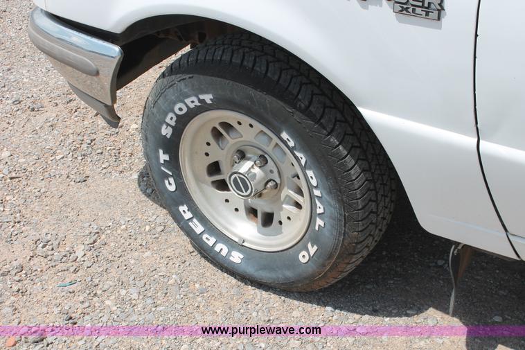 image for item H5660 1994 Ford Ranger XLT SuperCab pickup truck
