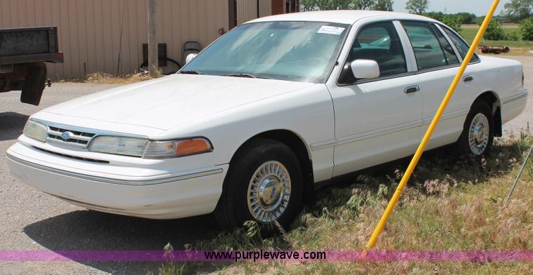 image for item H5661 1996 Ford Crown Victoria Police Interceptor