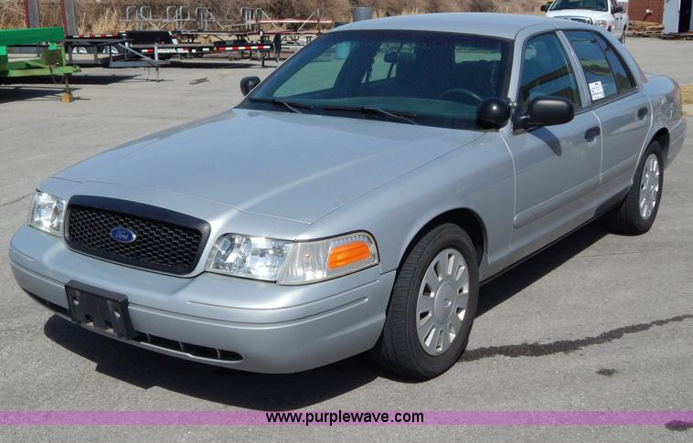 image for item I1057 2006 Ford Crown Victoria Police Interceptor