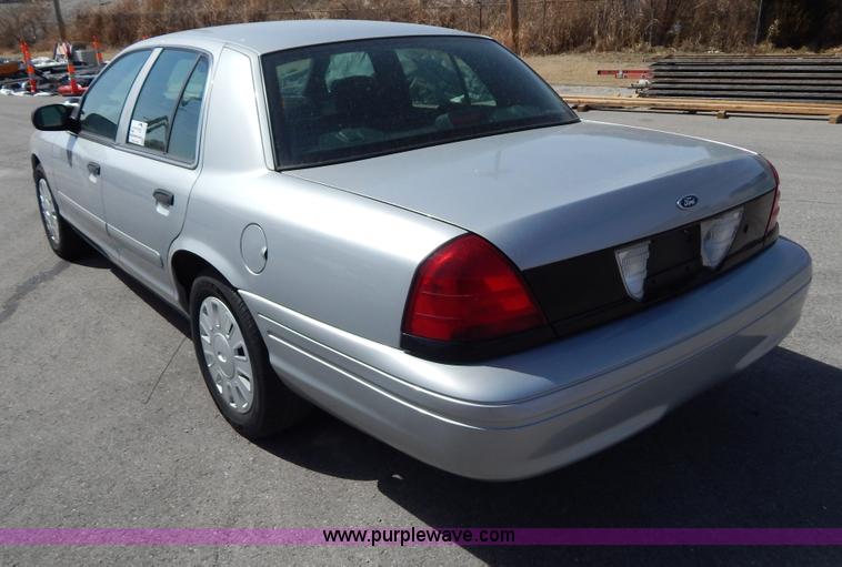 image for item I1057 2006 Ford Crown Victoria Police Interceptor