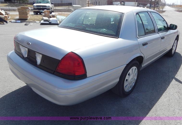 image for item I1057 2006 Ford Crown Victoria Police Interceptor