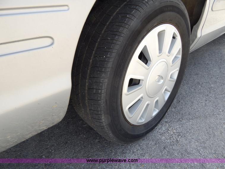 image for item I1057 2006 Ford Crown Victoria Police Interceptor