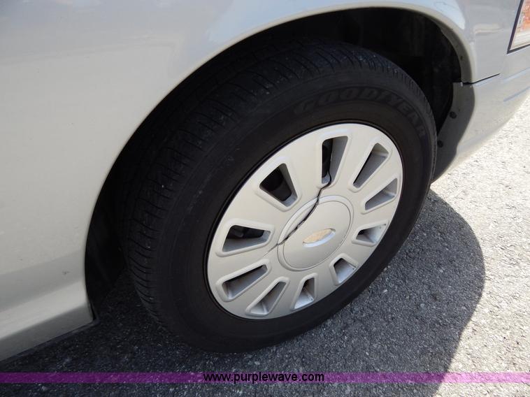 image for item I1057 2006 Ford Crown Victoria Police Interceptor