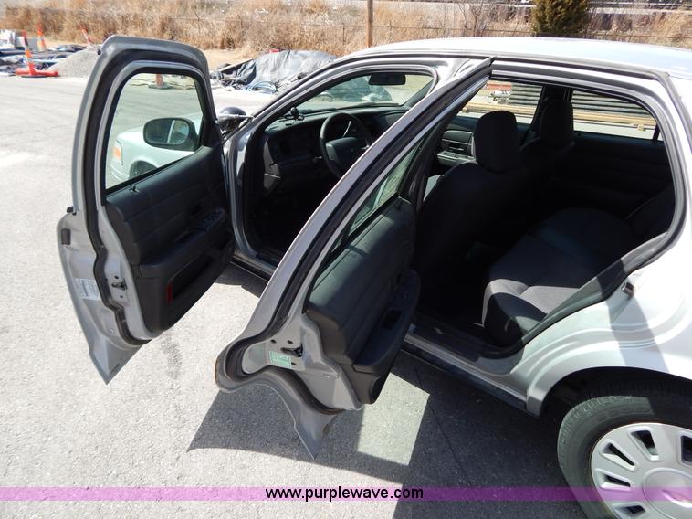 image for item I1057 2006 Ford Crown Victoria Police Interceptor