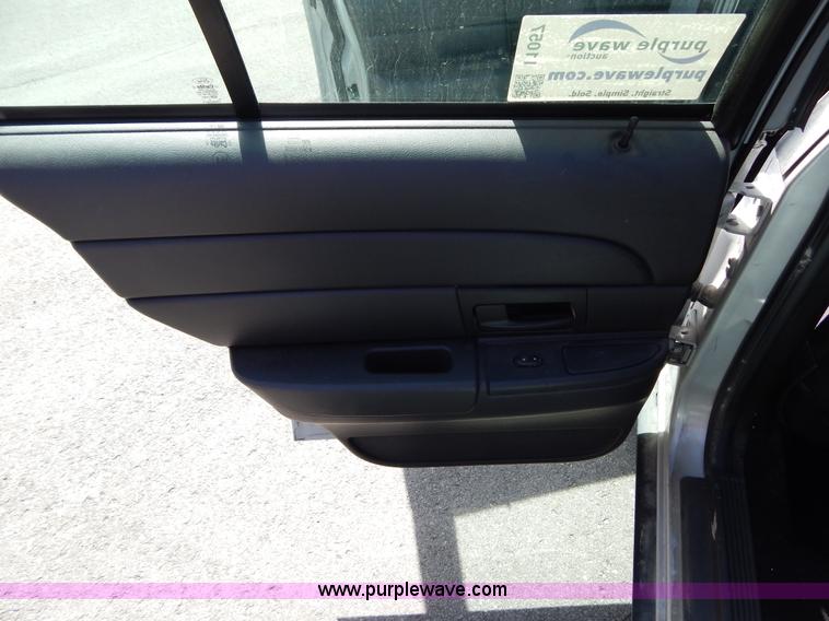 image for item I1057 2006 Ford Crown Victoria Police Interceptor