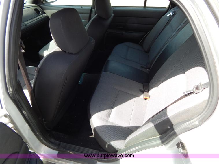 image for item I1057 2006 Ford Crown Victoria Police Interceptor