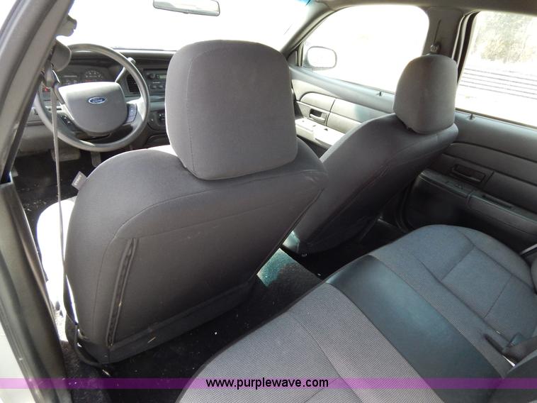 image for item I1057 2006 Ford Crown Victoria Police Interceptor